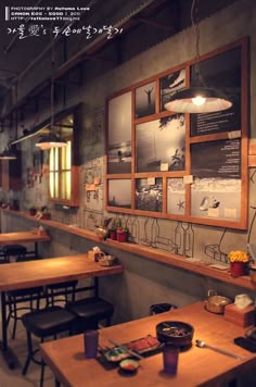 . Modern Kopitiam Design, Aesthetic Japanese Restaurant, Asian Food Restaurant Interior, Japanese Ramen Restaurant Interior, Resturant Interior, Music For A Sushi Restaurant, Old Japanese Restaurant, Japanese Restaurant Interior, Japanese Restaurant Design