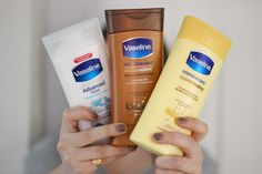 Preppy by the Sea: Moisturizing with Vaseline Vaseline Body Lotion, Tips Kecantikan, Best Drugstore Products, Vaseline Petroleum Jelly, Dior Atelier, Pure Cocoa Butter, Healing Dry Skin