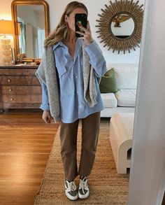 Cool Casual Outfit, Chic Relaxed Style, Trendy Casual Fall Outfits, Oversized Professional Outfits, What’s In Style Fall 2024, Comfortable Outfit Aesthetic, Oversized Pants And Shirt Outfit, Fall Winter Mom Outfits, Women's Fall Clothes 2024