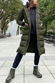 Long Puffer Jacket Outfit, Winter Cruise, Puffer Jacket Style, Puffer Jacket Outfit, Long Puffer Jacket, Long Puffer Coat, Long Vest, Long Puffer, Cruise Outfits