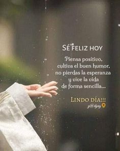 a person's hand reaching out from behind a window with the words, se feliz hoy