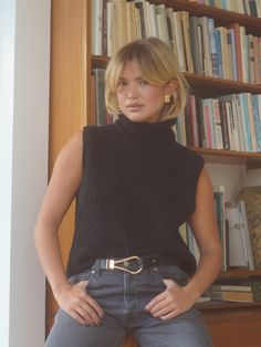 The Turtleneck Top really is a top that can be worn during any season. Being sleeveless, it is cool enough to wear in the summer but can also be worn in chillier weather thanks to the fluffy cotton yarn and the turtleneck. We love to layer it with a shirt underneath or with a blazer on top, as well as combine it with both shorts, skirts and jeans. Sleeveless Turtle Neck Outfit, Turtleneck And Shirt, Turtleneck Tank Top Outfit, Sleeveless Turtleneck Outfit, Turtle Neck Outfits, Turtle Neck Outfit, Sleeveless Top Outfit, Vinter Mode Outfits, Turtleneck Under