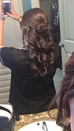 Hair For Hoco Up, Easy Down Prom Hairstyles, Prom Hair Down Brown, Hair Styles Grad, Brunette Hairstyles Prom, Hairstyles For Hoco Medium Length Hair, Homecoming Hair Mid Length, Hoco Hairstyles Dark Hair, Simple Homecoming Hair Updo