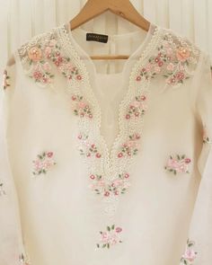 Machine Embroidery For Kurtis, Latest Colour Combinations In Suits, Diy Embroidery Designs, Pakistani Fancy Dresses, Pakistani Dresses Casual, Salwar Kamiz, Traditional Indian Outfits