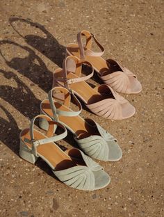 Eileen Sauge Tendre - Sandales à talons mi-hauteur en cuir suéde vert - Chaussures de mariage et cérémonie Block Heel Wedding Shoes, Green Shoes Heels, Outdoor Wedding Shoes, Leather Wedding Shoes, Wedding Shoes For Bride, Shoes For Bride, Perfect Wedding Shoes, Wedding Shoes Bride, Leather Wedding