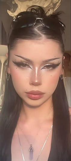 Baddie Grunge Makeup, Snatched Nose Contour, Goth Club Makeup, Black Rave Makeup, Goth Festival Makeup, Goth Rave Makeup, Y2k Goth Makeup, 21st Birthday Makeup Ideas, Goth Baddie Makeup