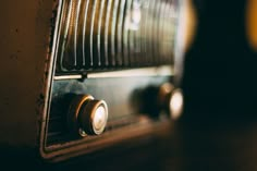 an old radio sitting on top of a wooden table