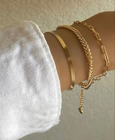 Dope Jewelry, Gold Bracelets, Classy Jewelry, Jewelry Lookbook, Hand Jewelry, Girly Jewelry, Jewelry Inspo, Stylish Jewelry, Trendy Jewelry