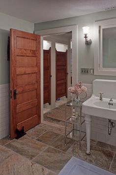 the bathroom is clean and ready to be used as a guest room or family room