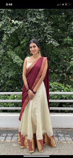 Onam Style Dress, Simple Traditional Saree Look, Onam Saree Lehenga, Simple Onam Look, Simple Wedding Outfits Indian, Kasavu Lehenga Wedding, Onam College Outfits, Onam Dhavani Ideas, Traditional Onam Saree Look