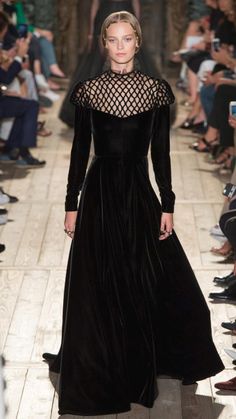 2016 Couture, Valentino Couture, Couture Looks, Couture Mode, فستان سهرة, Couture Runway, Velvet Fashion, Couture Gowns