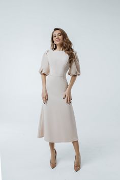 Puff Sleeve Dress Classy, College Graduation Outfit Ideas Dresses, Modest Classy Dresses, Beige Dress Outfit, Oatmeal Dress, Puff Sleeve Midi Dress, Short Sleeve Midi Dress, Beige Dress, Shower Dresses