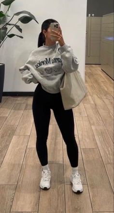 Outfits Leggins, Looks Hip Hop, Modele Fitness, Gymwear Outfits, Gym Crush, Look Legging, Black Leggings Outfit, Cute Workout Outfits