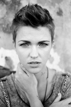 faux hawk pixie cut Pixie Faux Hawk, Cute Pixie Cuts, Pixie Haircut Styles, Haircut Styles For Women, Haircut And Color, Short Haircut, Cut My Hair