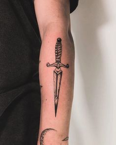 Stake Tattoo, Traditional Dagger Tattoo, Masculine Tattoos, Knuckle Tattoos, Dragon Tattoo For Women, Stencil Ideas, Greek Tattoos