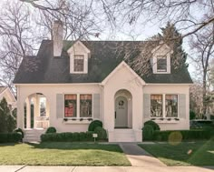 1930 Exterior House, California Casual Exterior Design, Exterior Boho Home, Medium Size Homes, Front Porch Cottage Style, Cottage Colors Exterior Colour Schemes, Small Country House Exterior, Small Cottage House Exterior, Different Home Exterior Styles