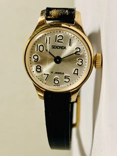 Here for sale Vintage Sekonda Ladies Watch for sale! Good Condition and Working!  It is wind up mechanical!  If you have any questions about this watch please ask!  Enjoy! Christmas Deals, Women Wrist Watch, Ladies Watch, Watch Sale, Wrist Watches, Jewellery And Watches, Womens Watches, Wrist Watch, Jewelry Watches