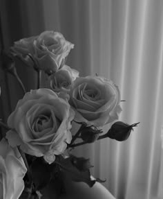 Rose Bouquet Ideas, Grey Wallpaper Phone, Pretty Phone Backgrounds, Hotel Hacks, Anger Photography, Grey Pictures, Cute Black Wallpaper, Nothing But Flowers, Bouquet Ideas