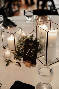 Black Square Centerpieces, Round Table Centerpieces Wedding Modern, Black And White Wedding Theme Centerpieces, Simple And Modern Wedding Decor, Black And Champagne Wedding Centerpieces, Ivory Linen Wedding Table, Black And Taupe Wedding Color Schemes, Industrial Table Centerpiece, Black Theme Centerpieces