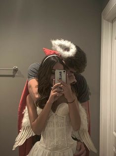 #couple #love #couplegoals#christmas #christmastree #christmasdecor #xmas #merrychristmas #love #christmastime #winter #christmasgifts #santa #christmasiscoming#holidays#christmaslights #gift #holiday #santaclaus #december Stile Kylie Jenner, ماثيو ماكونهي, Angel Costume, Couples Halloween, Couples Vibe, Halloween Costume Outfits, Foto Poses