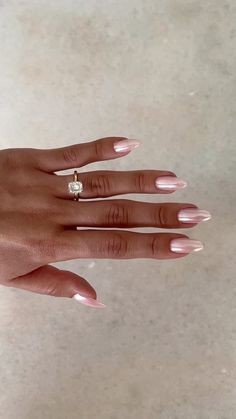 Pink Chrome Oval Nails, Nails That Make You Look Tan, Halle Sandberg Nails, Crome Nails Almond Short, Light Pink Chrome Nails Almond, Summery Nails 2024, Clean Summer Nails, Nails For Mexico Vacation, French Tip Dip Nails