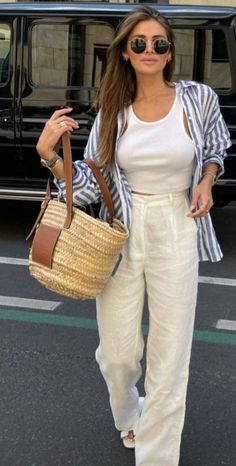 40  Comfy and Cute Summer Outfit Ideas for 2024 - Boss Babe Chronicles Travel Fits Summer, Holiday Outfits Classy, Linen Professional Outfit, Minimal Casual Style, Classic Simple Outfits, Summer Outfits For Work Casual, Ootd 2024 Summer, Summer Women Outfits 2024, Linen Summer Outfits Women