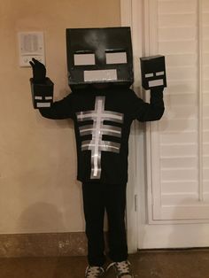 Minecraft wither boss. Wither Minecraft Costume, Wither Costume Minecraft, Haloween Costume Diy, Wither Boss, Minecraft Wither, Minecraft Halloween, Minecraft Costumes, Cardboard Play, Minecraft Theme