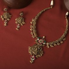 Discover Sulochana Nakshi Antique Silver Hasli Necklace Set | Paksha Olden Days Gold Jewellery Indian, Hasli Necklace, Rice Pearls, Modern Gold Jewelry, Jewelry Set Design, Antique Bridal Jewelry, Gold Pendant Jewelry, Fancy Earrings, Goddess Lakshmi