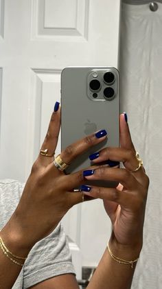 Gel Manicure Brown Skin, Gel Polish Nail Colors, Square Nails Holiday, Creative Gel Nail Designs, Navy Blue Nails Dark Skin, Fall Colors Nails Gel, Fall Mani And Pedi Combos, Simple Colour Nails, Short Acrylic Nails Inspo Simple