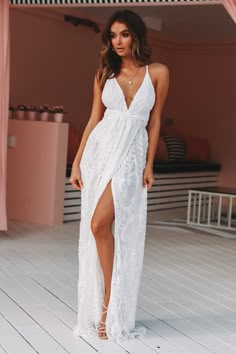 Black Dress Style, Vowel Renewal, Bodycon Dress Formal, Maxi Dress White, Backless Dresses, Marine Uniform, Long Sleeve Dress Formal, Glitter Dress, Little White Dresses