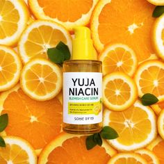 Skincare product photography flatlay shoot. Some By Mi Yuja Niacin blemish care serum laid atop an arrangement of lemon and orange slices, interspersed with decorative leaves. Lemon Product Photography, Can Product Photography, Glow Backdrop, Watermelon Shots, Flatlay Product, Yuja Niacin, Yuzu Citrus, Citrus Drinks, Some By Mi