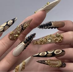 Gold Embellished Nails, Molten Nails, Edgy Nails Grunge Stilleto, Editorial Nails, Baroque Nails, Stilleto Alt Nails, Goth Nails Stiletto Long, Gold Goth Nails, Gothic Nails Charms