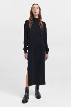 Cosy Winter Outfits, Black Turtleneck Dress, High Turtleneck, Midi Dress Outfit, Winter Dress Outfits, Turtleneck Dress, Turtleneck Sweater Dress, Cashmere Turtleneck, Karen Walker