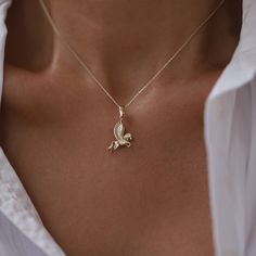 Ⓜ14K Gold Pegasus Pendant Necklace Handmade Reared Horse Minimalist Animal Figure Gift For Women Valentine's Day Mother's Day Birthdays Fine Horses are extremely important in all cultures , horses are symbolizing power and liberty. How about giving a meaningful gift to your loved ones with a horse necklace, a symbol of luck? Handmade special design reared horse necklace will be one of the necklaces you will not want to take off from your neck. ⓂMaterials & Specifications : 14k Gold Pegasus P Horse Pendant Necklace, Stella And Dot Pegasus Necklace, Horse Minimalist, Pegasus Necklace, Horse Ring, Horse Animal, Horse Necklace, Horse Jewelry, Horses Pendant