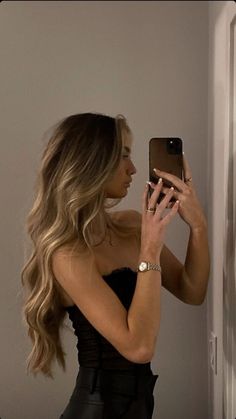 Brunnet Hair Blonde Highlights, Long Grown Out Blonde Hair, Blake Lively Balayage, Aesthetic Hairstyles Brunette, Lightly Curled Hair Long, Balage Hair Blonde Balayage Dark Brown, Loose Curls Front View, Prom Hair Inspiration Down, Blond Brown Roots