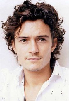 Male Celebrities With Curly Hair Curly Hairstyles For Boys, Curly Hair Celebrities, Kids Wigs, Men's Wigs, Curly Hair Photos, Real Hair Wigs, Corte De Cabelo Masculino, Very Short Hair, Orlando Bloom