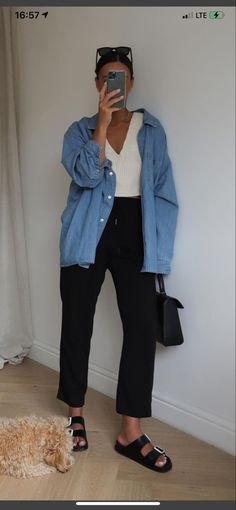 Sheer Blouse Work Outfit, Chic Leisure Outfits, Chambray Shirt Street Style, Pants For Straight Body Type, 70degree Weather Outfit, Styling Black Wide Leg Pants Casual, Plus Size Fashion Summer Casual, Instagram Fall Outfits, Minimalist Tomboy Style