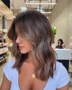 Adding Highlights To Brown Hair, Shorter Brown Hair, Shoulder Length Balayage Brunette, Medium Brunette Hair With Highlights, Golden Brunette, Veil Updo, Baby Lights, Caramel Toffee