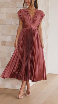 TH01422-Rose Red_3 Pleated Dress Casual, Pleated Party Dress, Pleated Skirt Dress, Deep V Dress, Elegant Midi Dresses, Maxi Robes, Pleated Maxi, Pleated Midi Dress, Maxi Dresses Casual