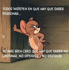 a cartoon character with spanish text in front of an image of a rat on the ground