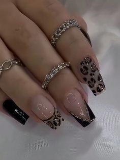 Cute Animal Print Nails, Simple Black Nail Designs Short Square, Acrylic Nails Leopard Print, Leopard And Black Nails, Nails Pattern Ideas, How To Do Leopard Print Nails, Black And Cheetah Print Nails, Black Nails With French Tip, Black And Leopard Print Nails