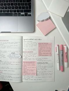 Notes For Studying, Glowing Aesthetic, Pink Sticky Notes, Homework Desk, Social Control, Study Session, School Homework