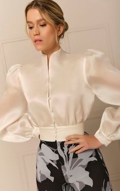 Blouse Tops Designs, Mode Kimono, Satin Blouse, Satin Top, Modest Fashion Outfits, White Blouse, Fashion Sewing