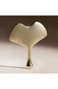 What it is: A massage tool for your face and neck inspired by the graceful shape of the ginkgo biloba leaf, a star ingredient in Sisley's products.What it does: The massaging tool is made from naturally cooling Zamac and is crafted to complement your morning and evening beauty rituals. It offers you a moment of pure relaxation and well-being while helping combat visible signs of aging. It is developed to adapt perfectly to the contours and lines of the face to allow you to perform simple and eff Face Tools Skin Care, Gua Sha Massage, Face Tools, Beauty Rituals, Sisley Paris, Ginkgo Biloba, Beauty Equipment, Massage Techniques, Skincare Tools