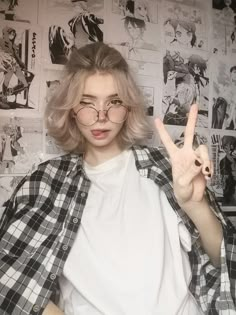 Short Grunge Hair, Hair Inspiration Short, Foto Poses, Fluffy Hair, Hair Reference, Short Hair Haircuts, Grunge Hair, Attractive People, Aesthetic Hair