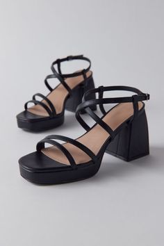 Summer Heels 2023, Black Trendy T-strap Sandals, Short Chunky Heels, Urban Outfitters High Heels For Spring, Black Strappy Heels Aesthetic, Sandles Heels, Dress Shoes 2022, Urban Outfitters Casual Summer Sandals, Squared Heels