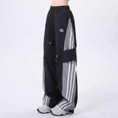 Dress Up Track Pants, Maxi Pants, Concept Clothing, Track Pant, Block Design, Fashion Fits, Sporty Look, Drawstring Pants, Streetwear Outfit