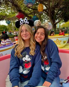 tess ☼ | teacups 💐 | Instagram Disney Trip With Friends, Tess Foley, Mommy And Me Disney Outfits, Mommy And Me Disney, Wdw Aesthetic, Orlando Outfits, Drunk Disney, Outfit Aesthetic Ideas