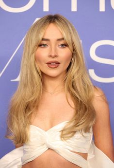 Blonde Hair Inspiration, Haircuts Straight Hair, Honey Blonde, Long Hair Cuts, Blonde Hair Color, Sabrina Carpenter, Hairstyles With Bangs, Summer Hairstyles, Hair Looks