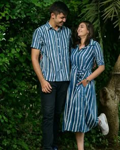 Twining Outfits Couples, Twining Outfits For Couples, Couple Dress Matching Indian Casual, Couple Dress Matching Indian Simple, Couple Matching Outfits Indian, Couple Dress Matching Indian, Couple Wear Matching Outfits, Couple Outfits Matching Casual, Couple Dress Matching